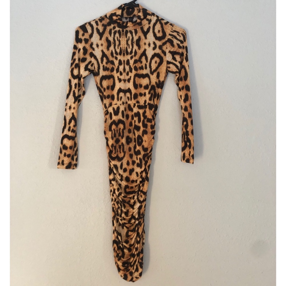 Leopard Dress 🐆 - Picture 4 of 8